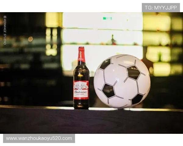 在KTV包厢里激情呐喊共赏世界杯狂欢夜好友相聚畅饮高歌精彩赛事